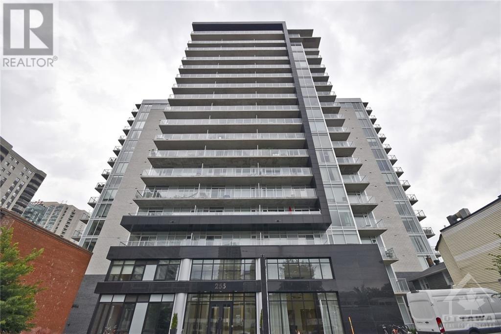 1702-255 Bay St