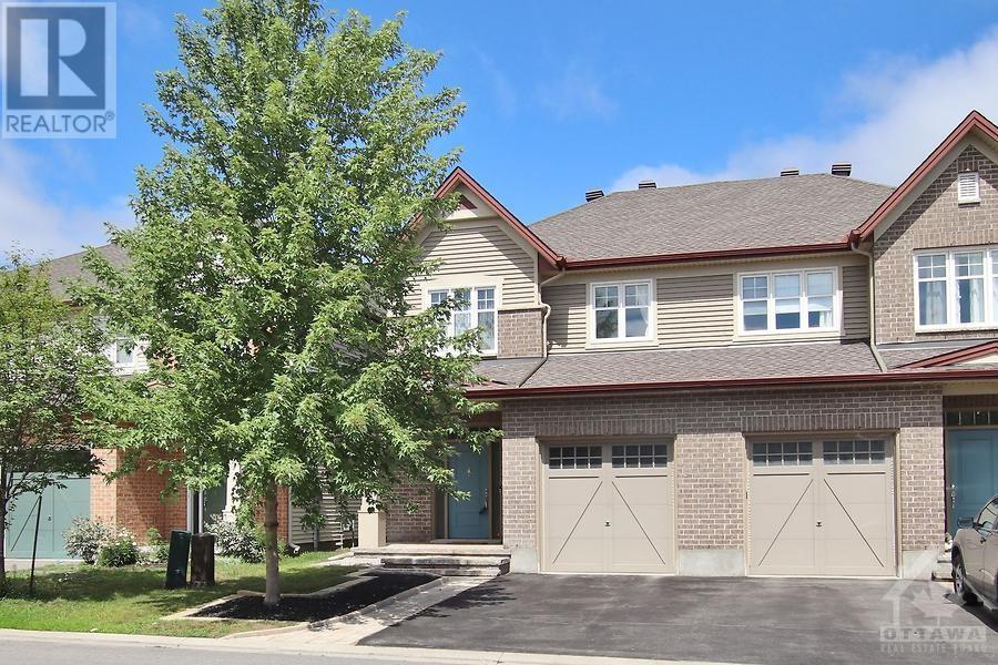 202 Manorwood Cres