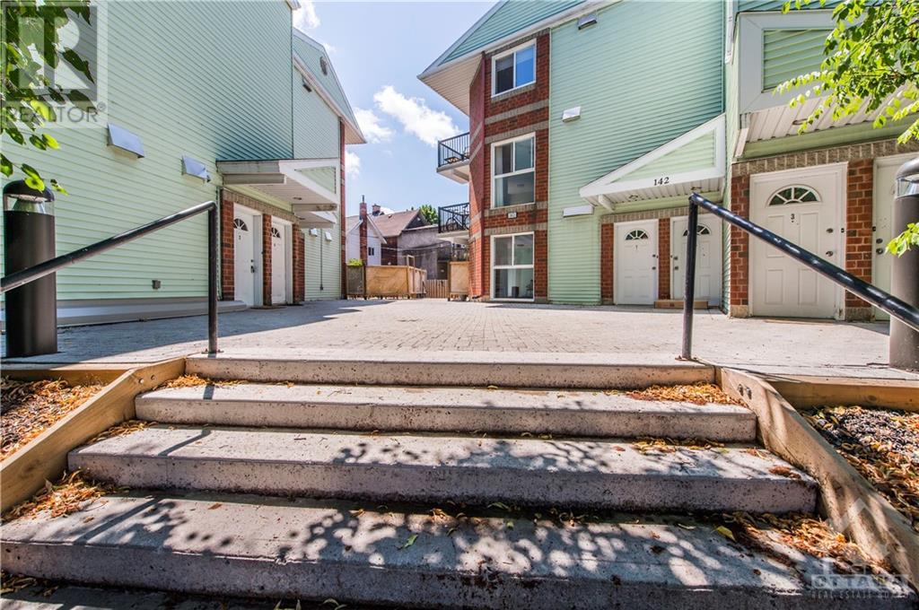 02-142 Bayview Station Rd  