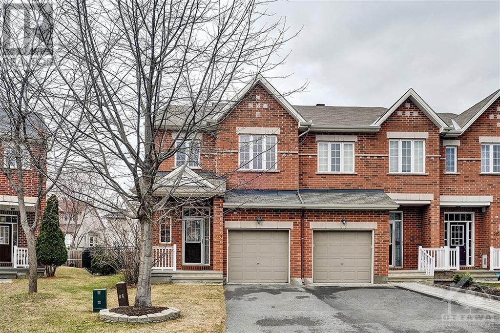 219 Waymark Cres  