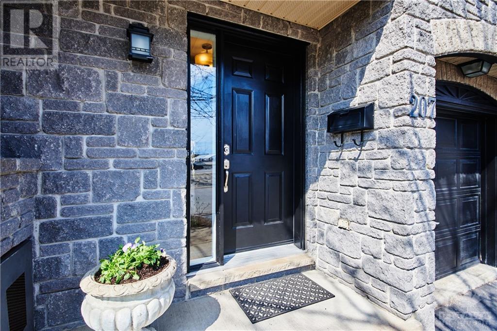 207 Arcola Private  