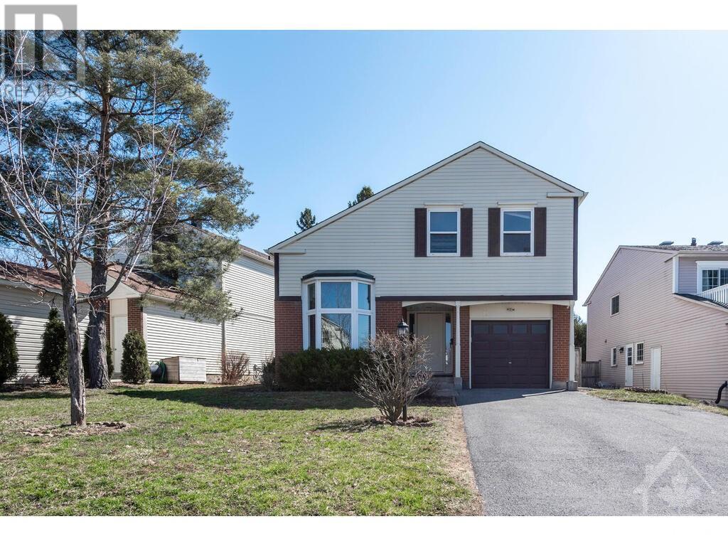 11 Laming St