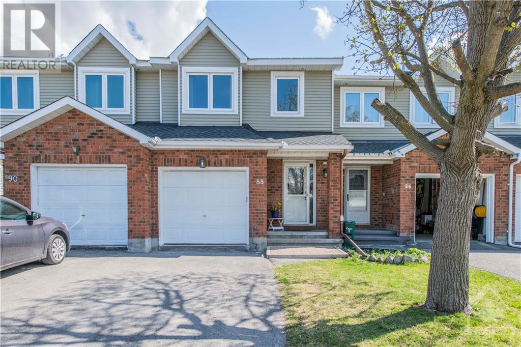 88 Royal Fld Cres