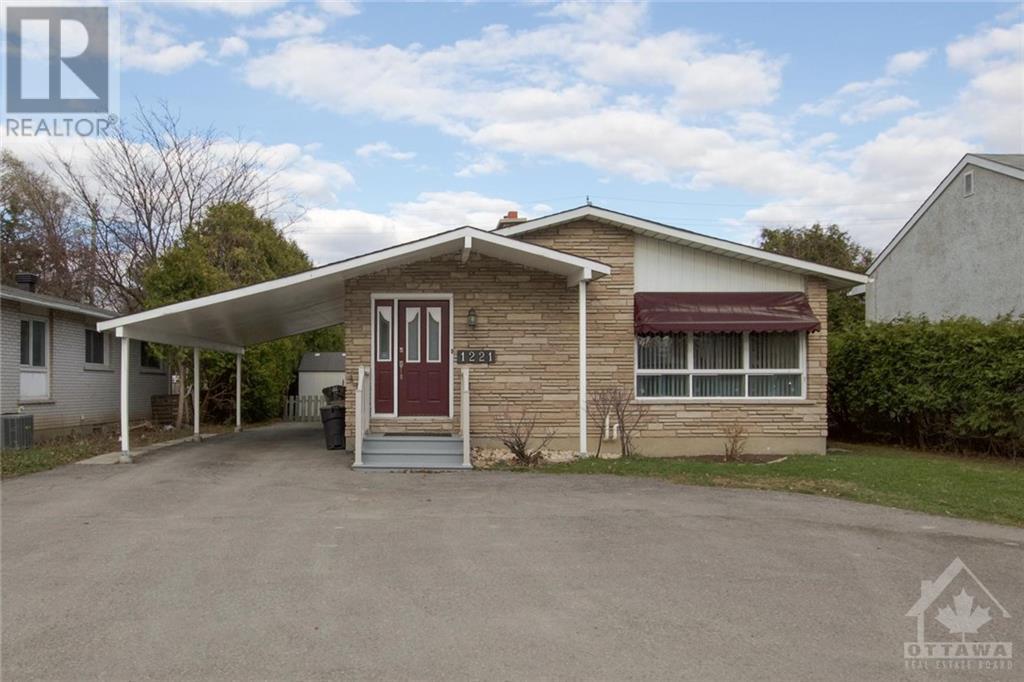 1221 Woodroffe Avenue
