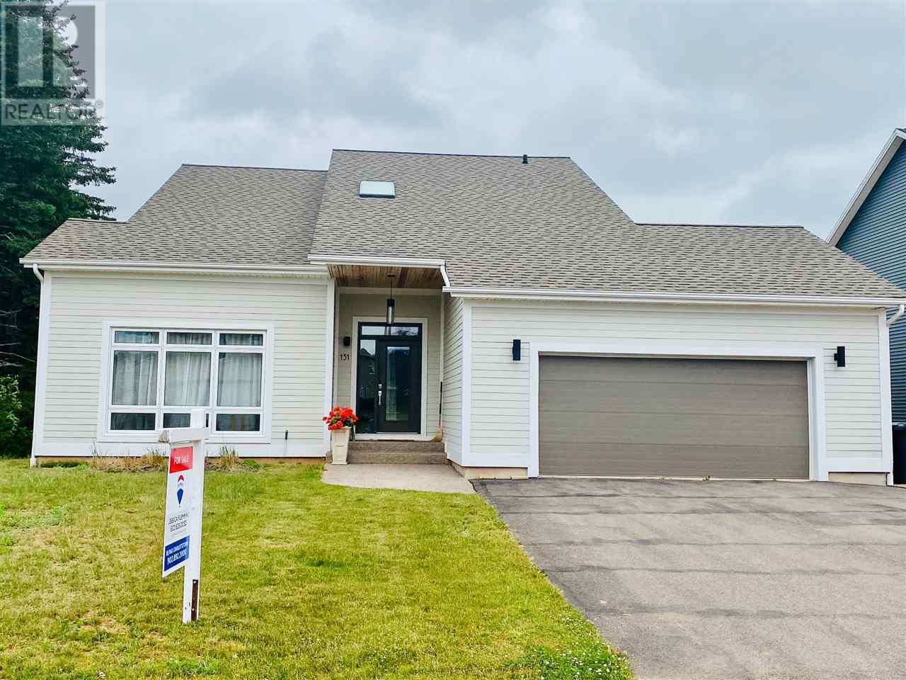 131 Essex Cres  