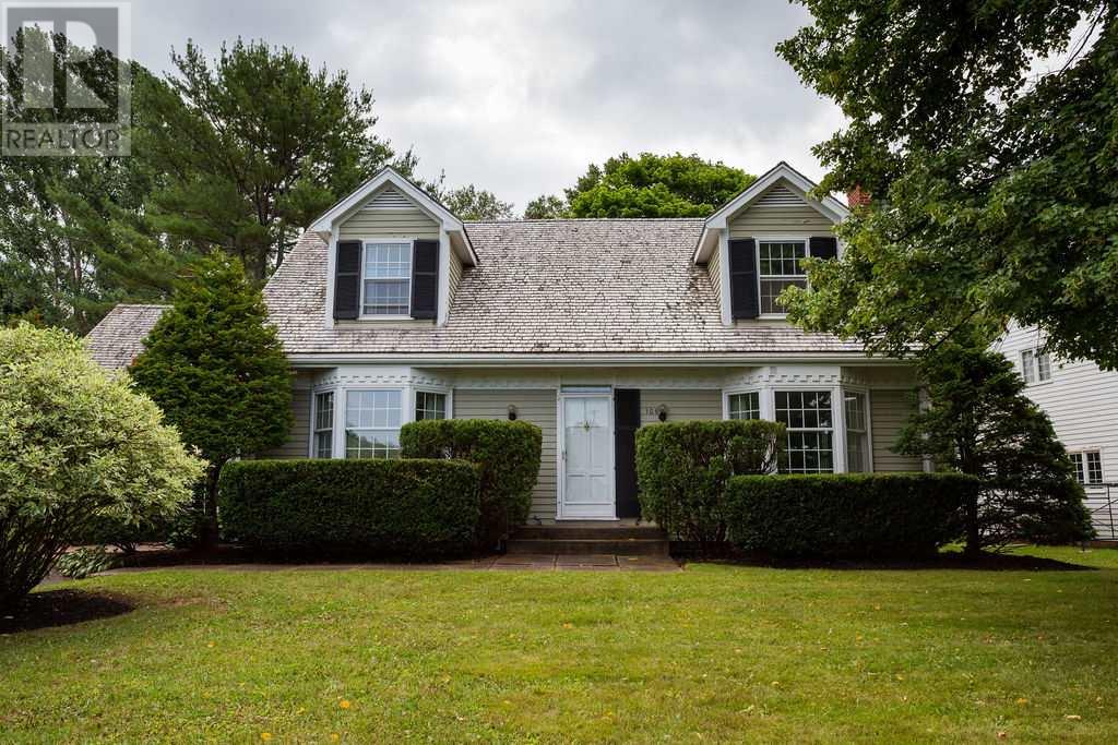 106 Queen Elizabeth Dr  