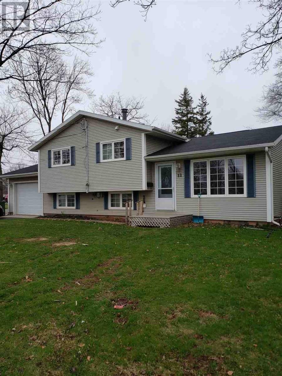 32 Woodward Dr  