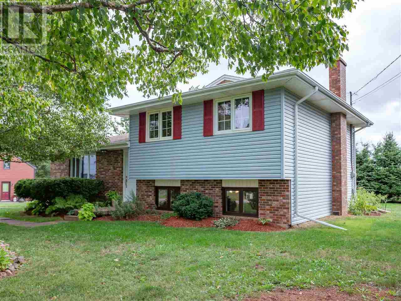 6 Governors Ln  