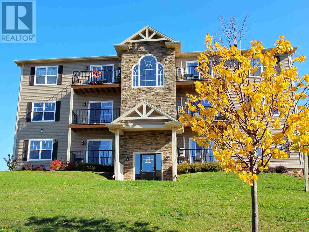201-202 Shakespeare Dr  
