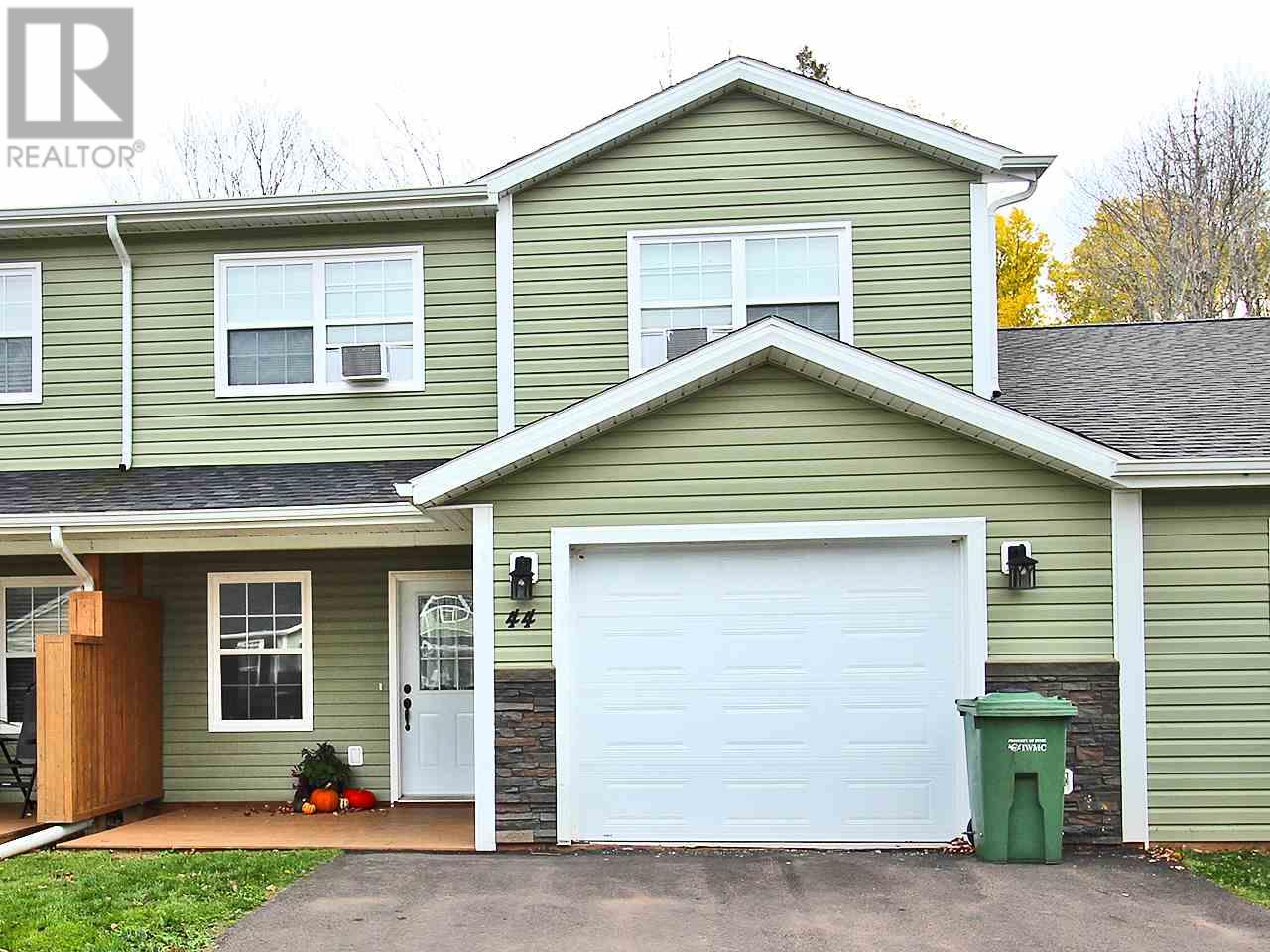 44 Autumn Ln