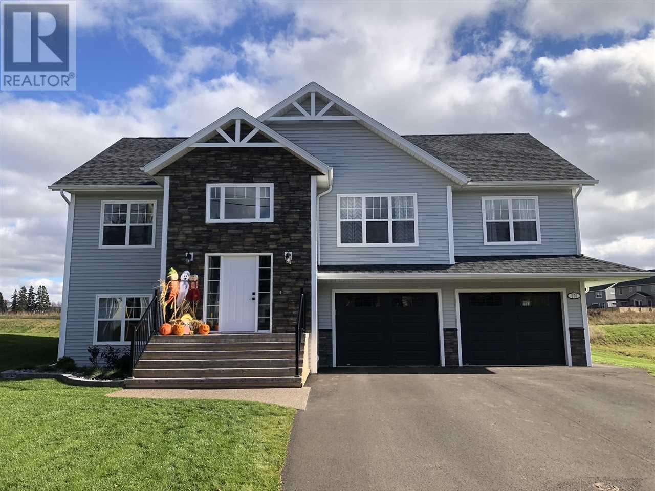 170 Essex Cres  