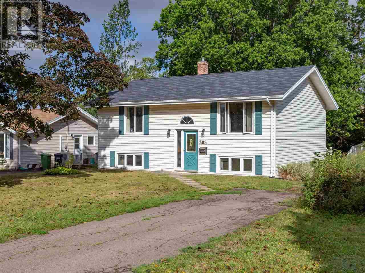 305 North Queen Elizabeth Dr  