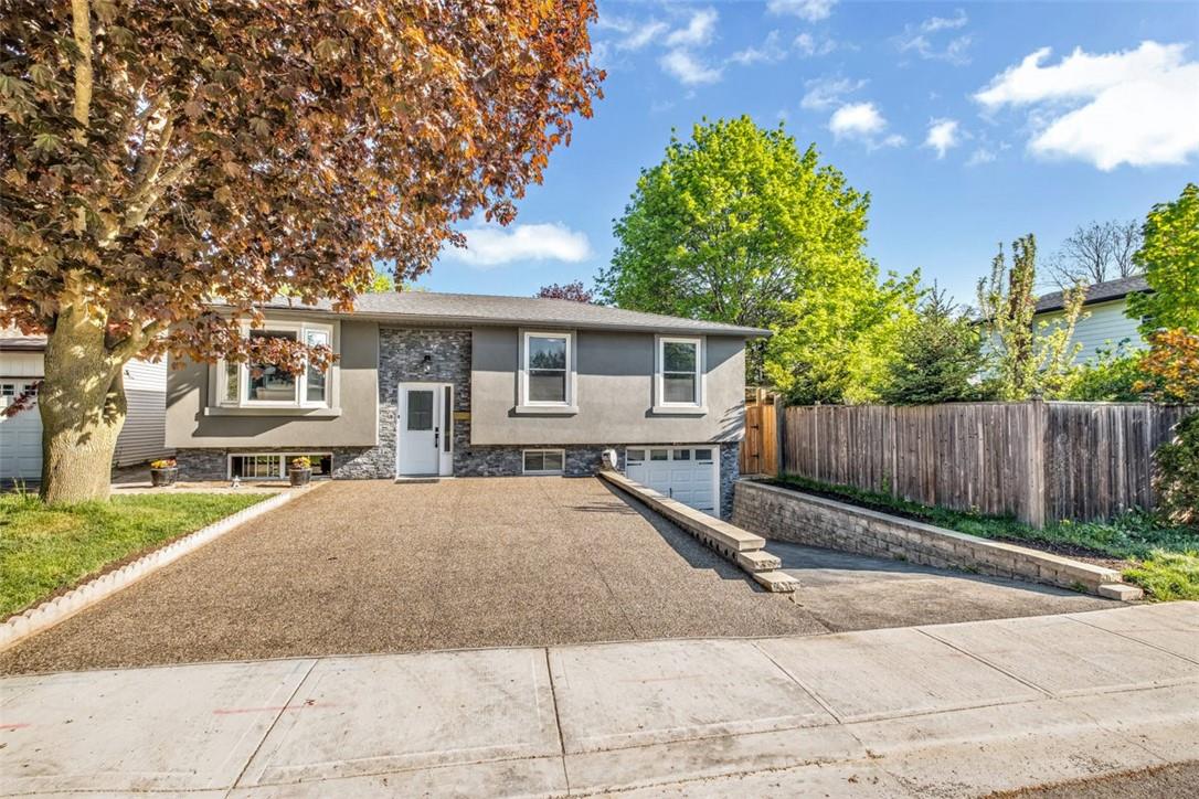 3 Lowe Court, Hamilton, ON, L9H 6N7