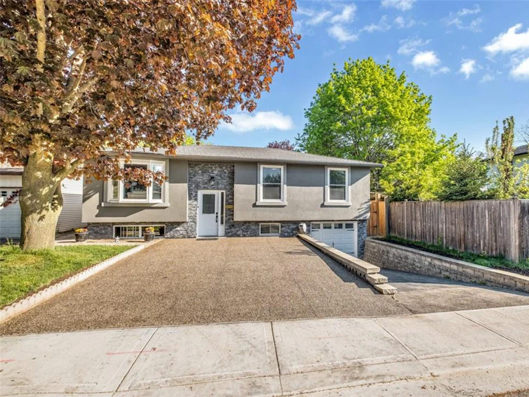 3 Lowe Court, Hamilton, ON, L9H 6N7
