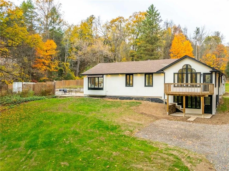 1095 Governor's Road, Hamilton, ON, L9H 5E3