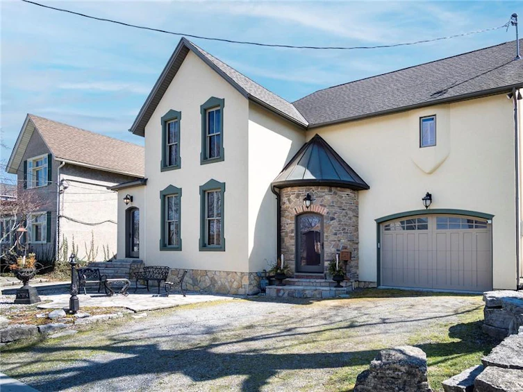 90 Sugarloaf Street, Port Colborne, ON, L3K 2N4