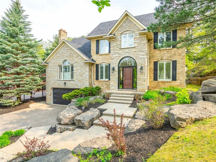 1019 Old Mohawk Road, Hamilton, ON, L9G 3K9