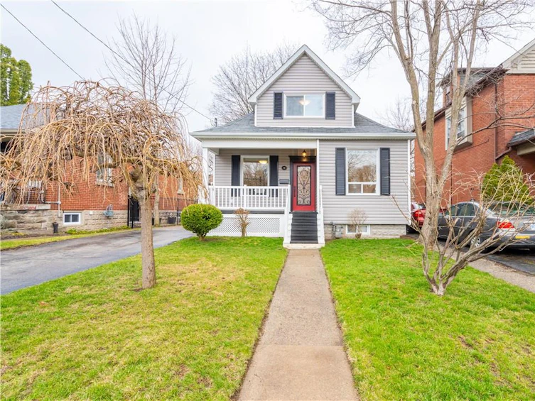 32 Hyde Park Avenue, Hamilton, ON, L8P 4M5