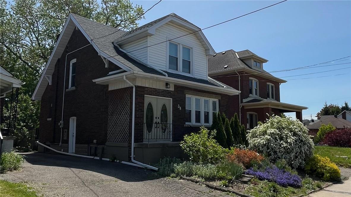 38 Longwood Road N, Hamilton, ON, L8S 3V4