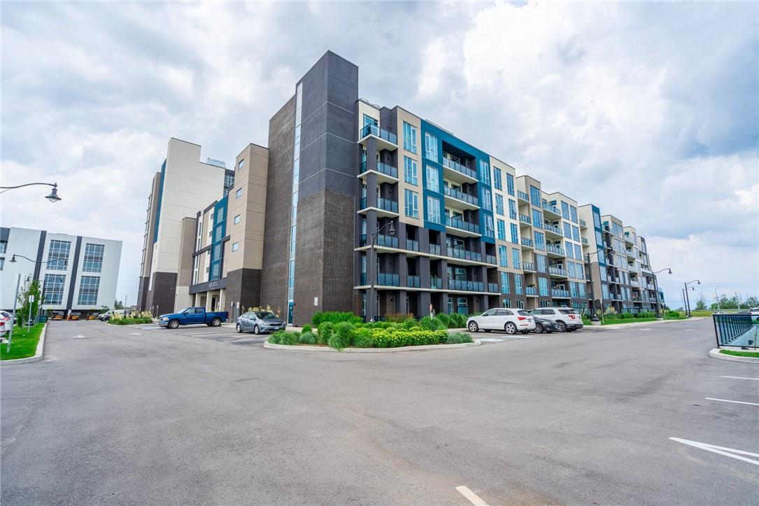 205-16 Concord Place|Unit, Grimsby, ON, L3M 0J1