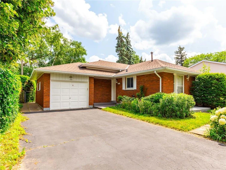 198 Barrymore Court, Burlington, ON, L7T 1B8