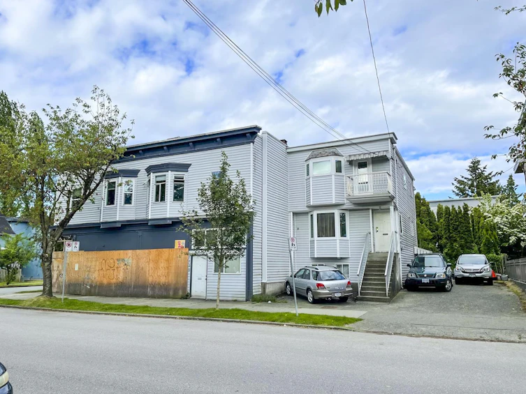 2137 Yew Street, Vancouver, BC, V6K 3G6