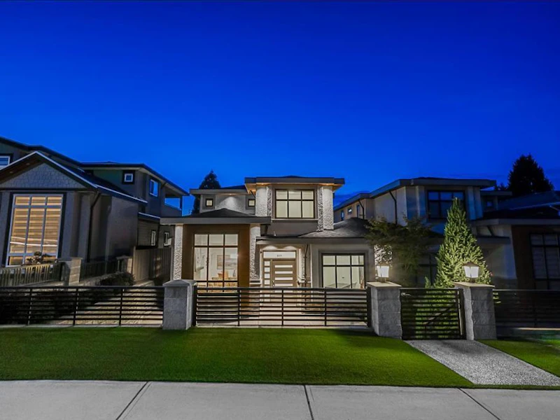 8459 16th Avenue, Burnaby BC V3N 1S4