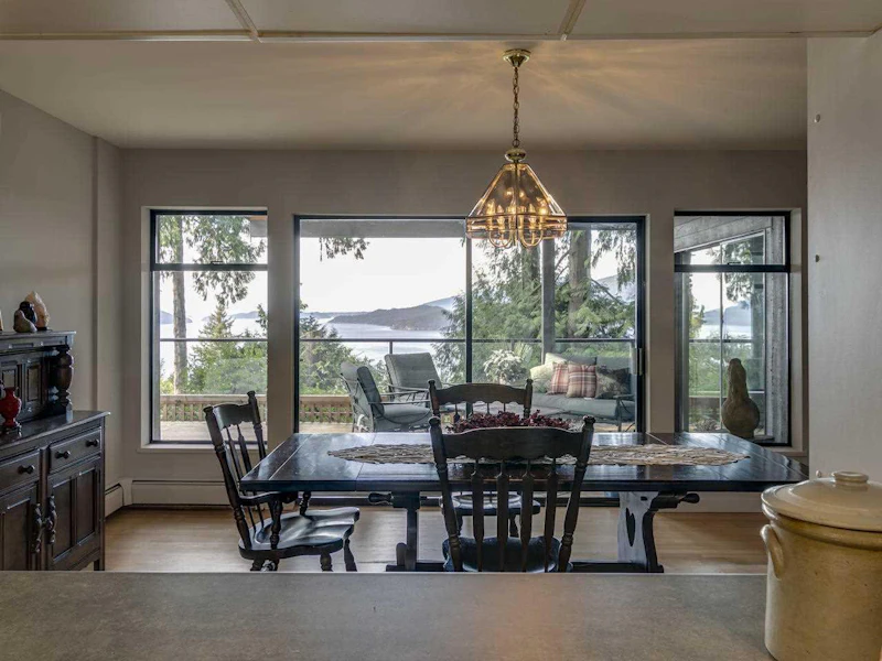525 Bayview Road, West Vancouver BC V0N 2E0