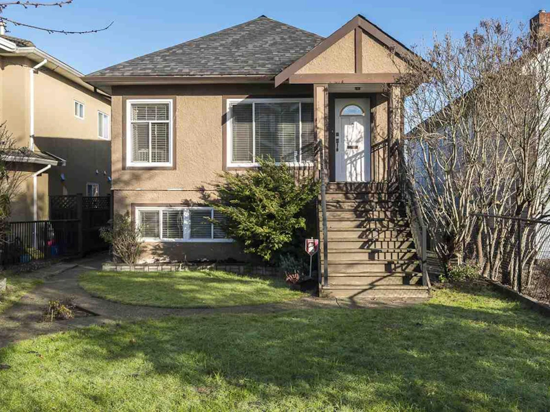 3353 Monmouth Avenue, Vancouver BC V5R 5R7