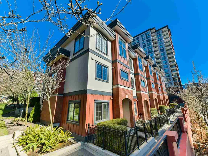 829 Agnes Street, New Westminster BC V3M 1H3