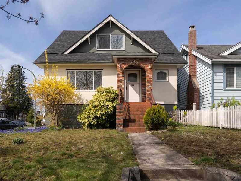 2795 Nanaimo Street, Vancouver BC V5N 5E9