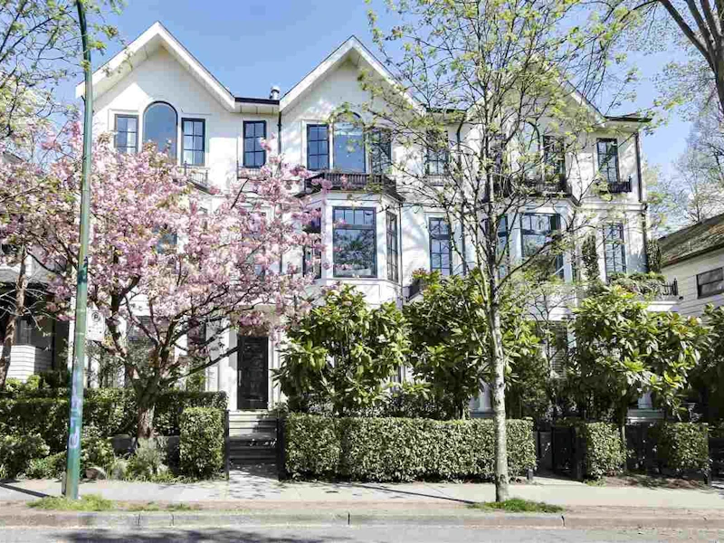 2568 Vine Street, Vancouver BC V6K 3L1