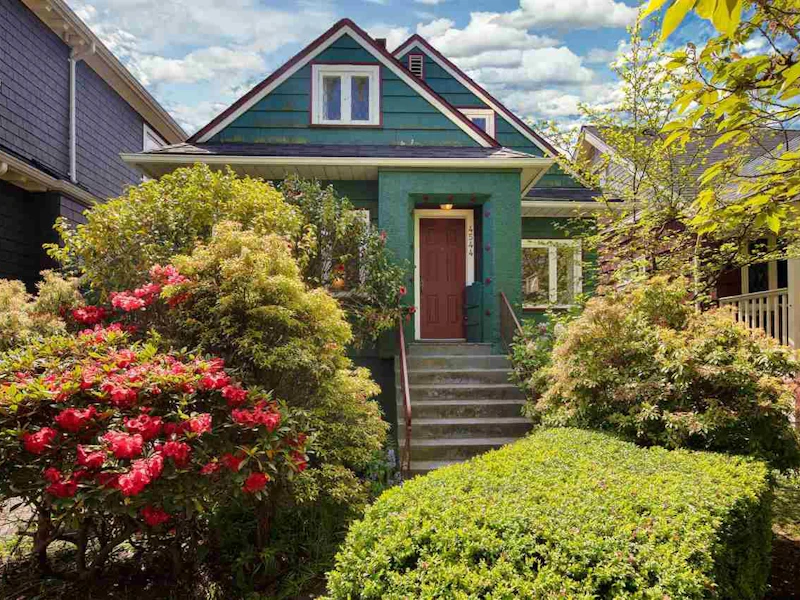 4544 W 13th Avenue, Vancouver BC V6R 2V4