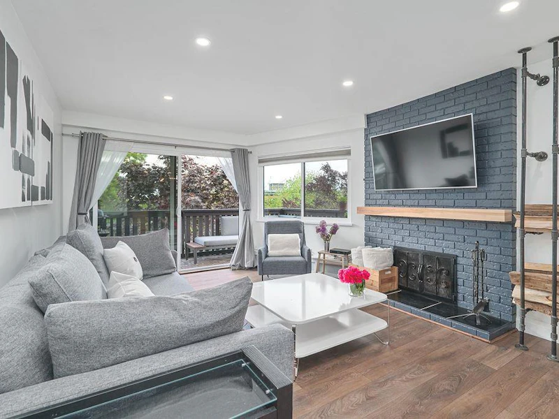 211 - 930 E 7th Avenue, Vancouver BC V5T 1P6