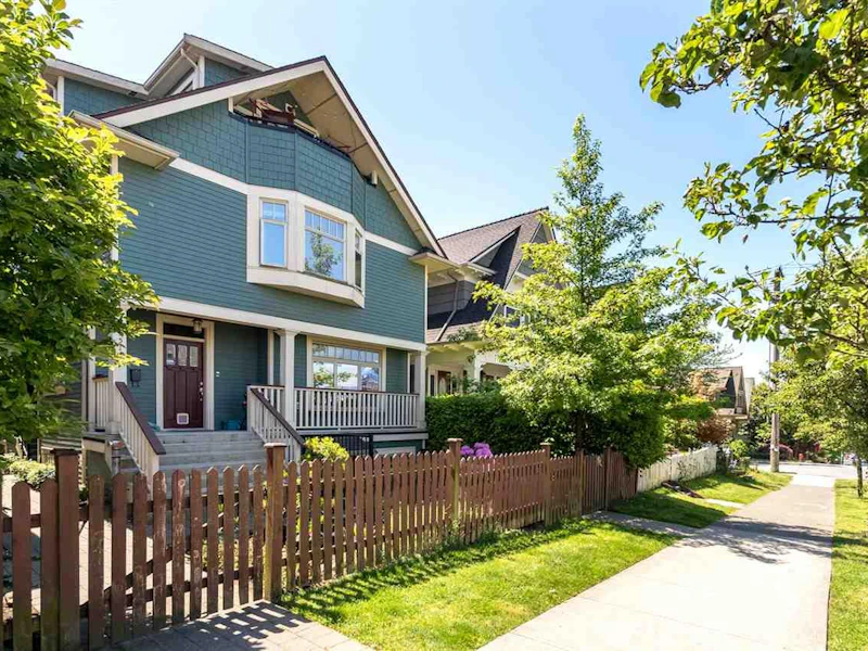 1512 Graveley Street, Vancouver BC V5L 3A6