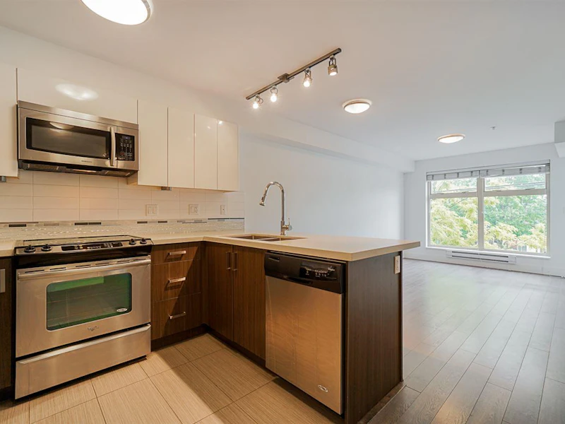206 - 2408 E Broadway Avenue, Vancouver BC V5M 4T9