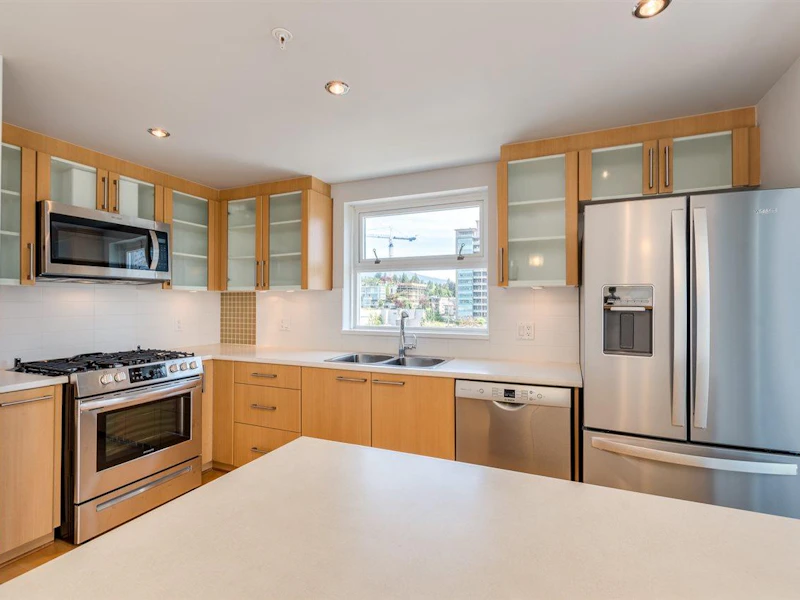 601 - 121 W 16th Street, North Vancouver BC V7M 3P4