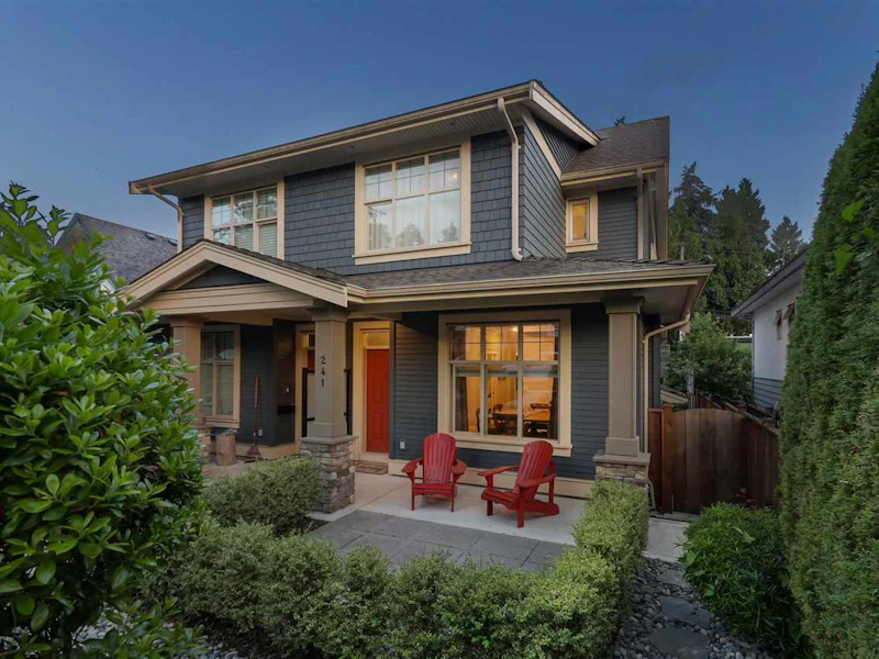 241 E 18th Street, North Vancouver BC V7L 2X7