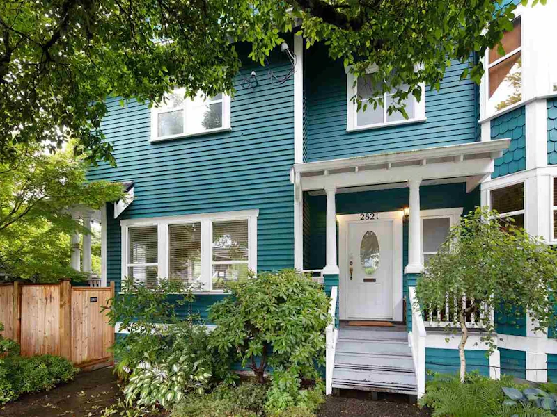 2821 Manitoba Street, Vancouver BC V5Y 3B3