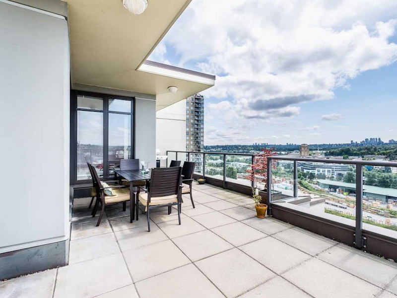 2102 - 4178 Dawson Street, Burnaby BC V5C 0A1