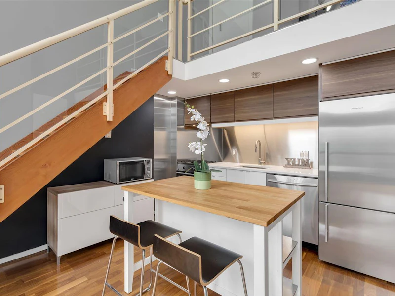320 - 933 Seymour Street, Vancouver BC V6B 6L6