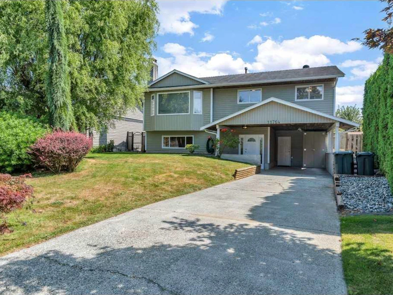11764 Harris Road, Pitt Meadows BC V3Y 1Y7