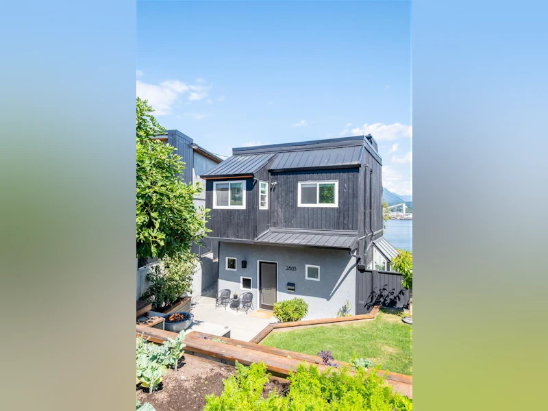 2803 Wall Street, Vancouver BC V5K 1B1