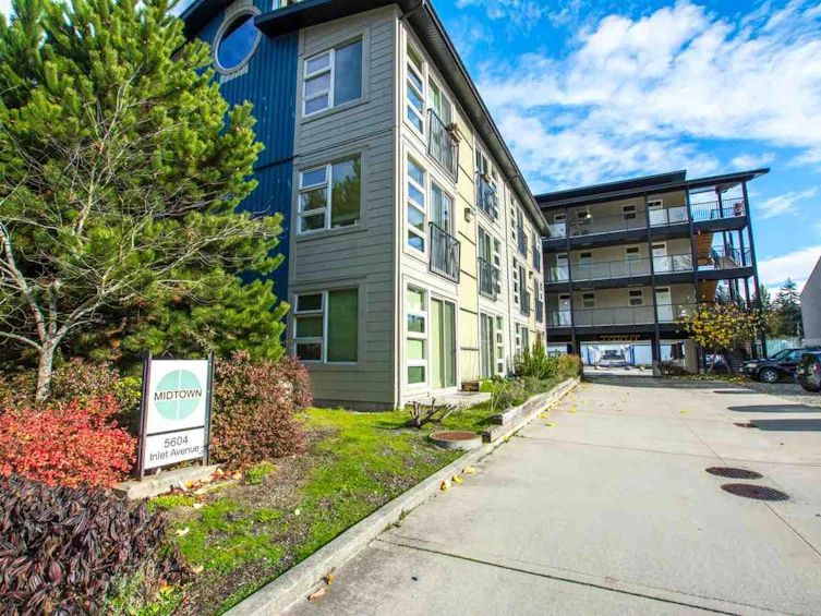 101-5604 Inlet Avenue, Sechelt, BC, V0N 3A4