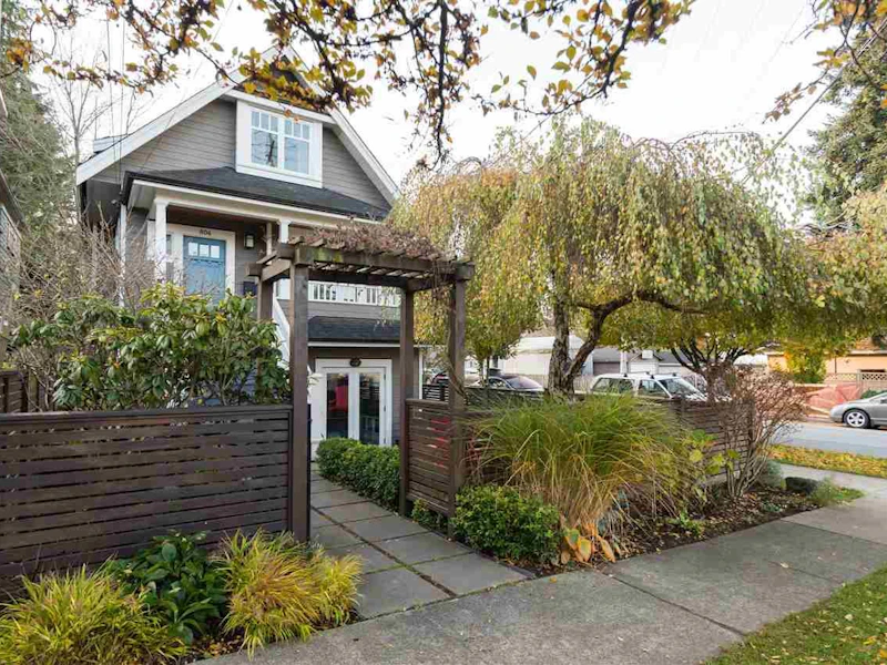 806 E 30th Avenue, Vancouver BC V5V 2W1