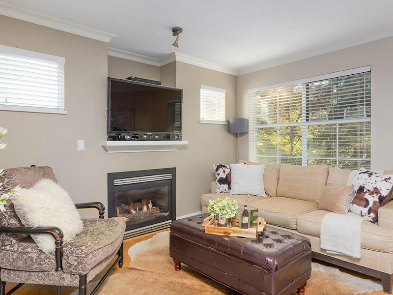 210 - 147 E 1st Street, North Vancouver BC V7L 1B2
