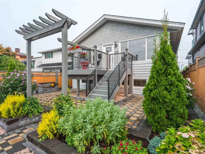 3681 Monmouth Avenue, Vancouver BC V5R 5S5