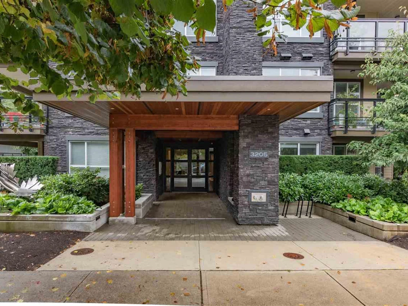 111 - 3205 Mountain Highway, North Vancouver BC