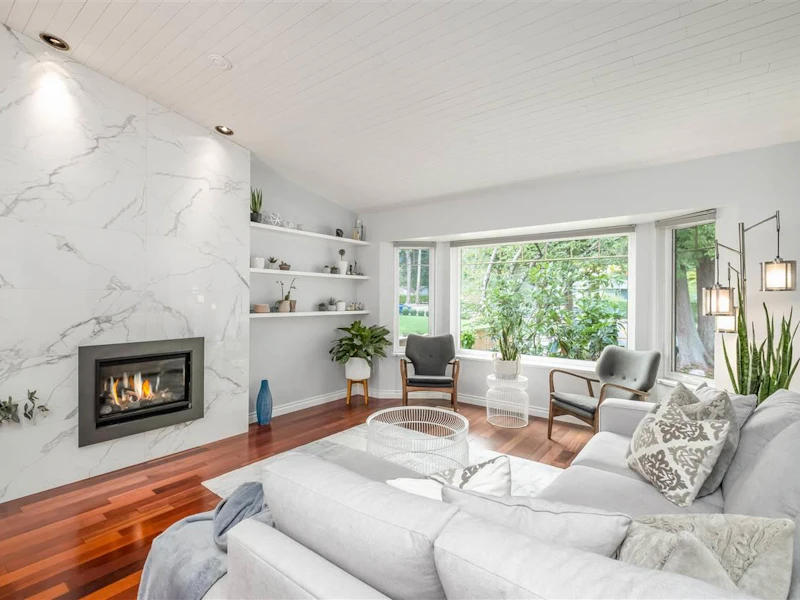 2545 Edgemont Boulevard, North Vancouver BC V7R 2M9