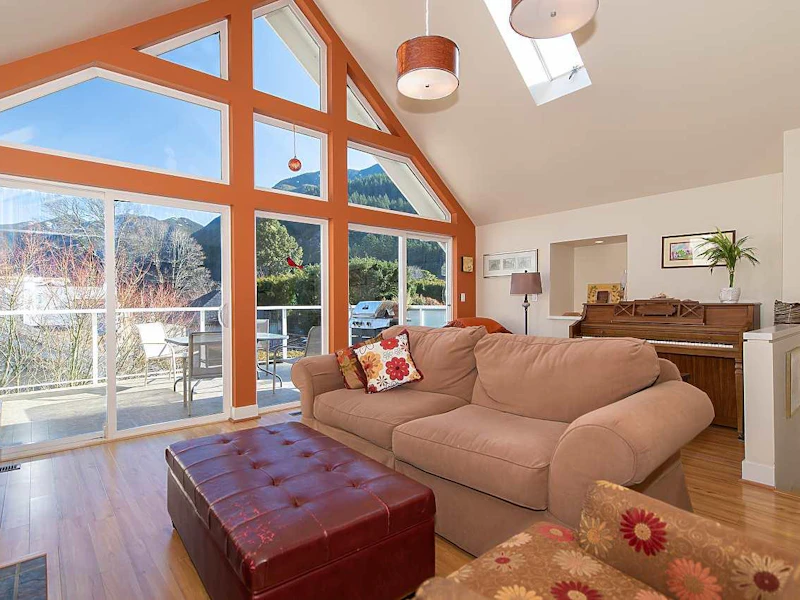 6475 Bruce Street, West Vancouver BC V7W 2G7